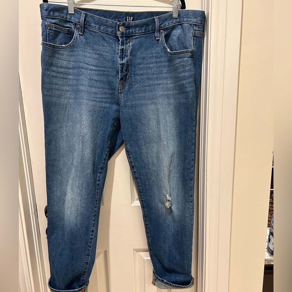 Gap distressed best girlfriend jeans size 33